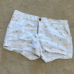 Old Navy shorts! Size 6!